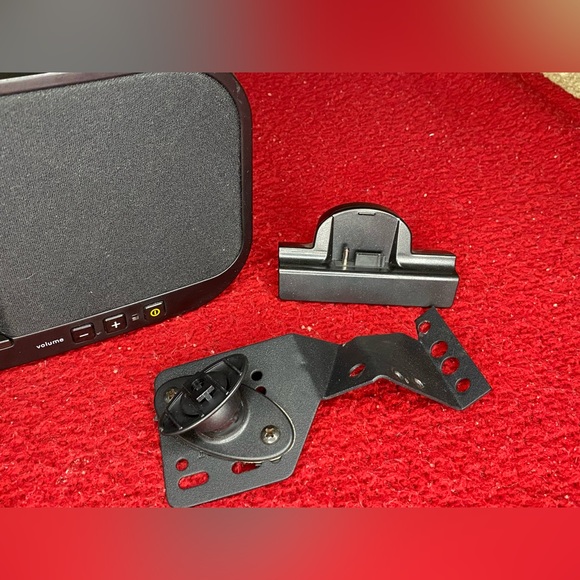 Sirius XM portable satellite radio and car mount - Picture 4 of 7